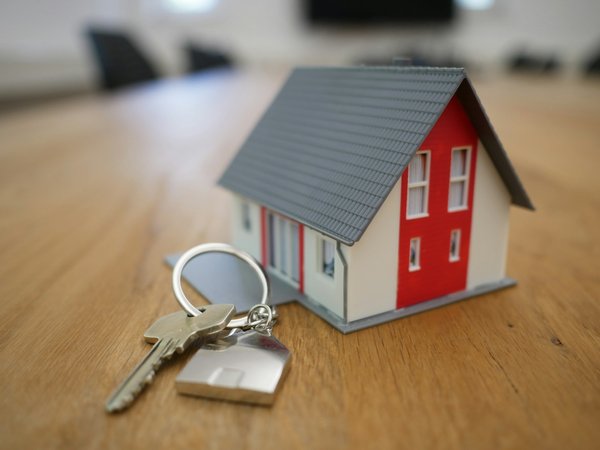 Comment préparer un déménagement pour une maison avec des installations de panneaux photovoltaïques ?